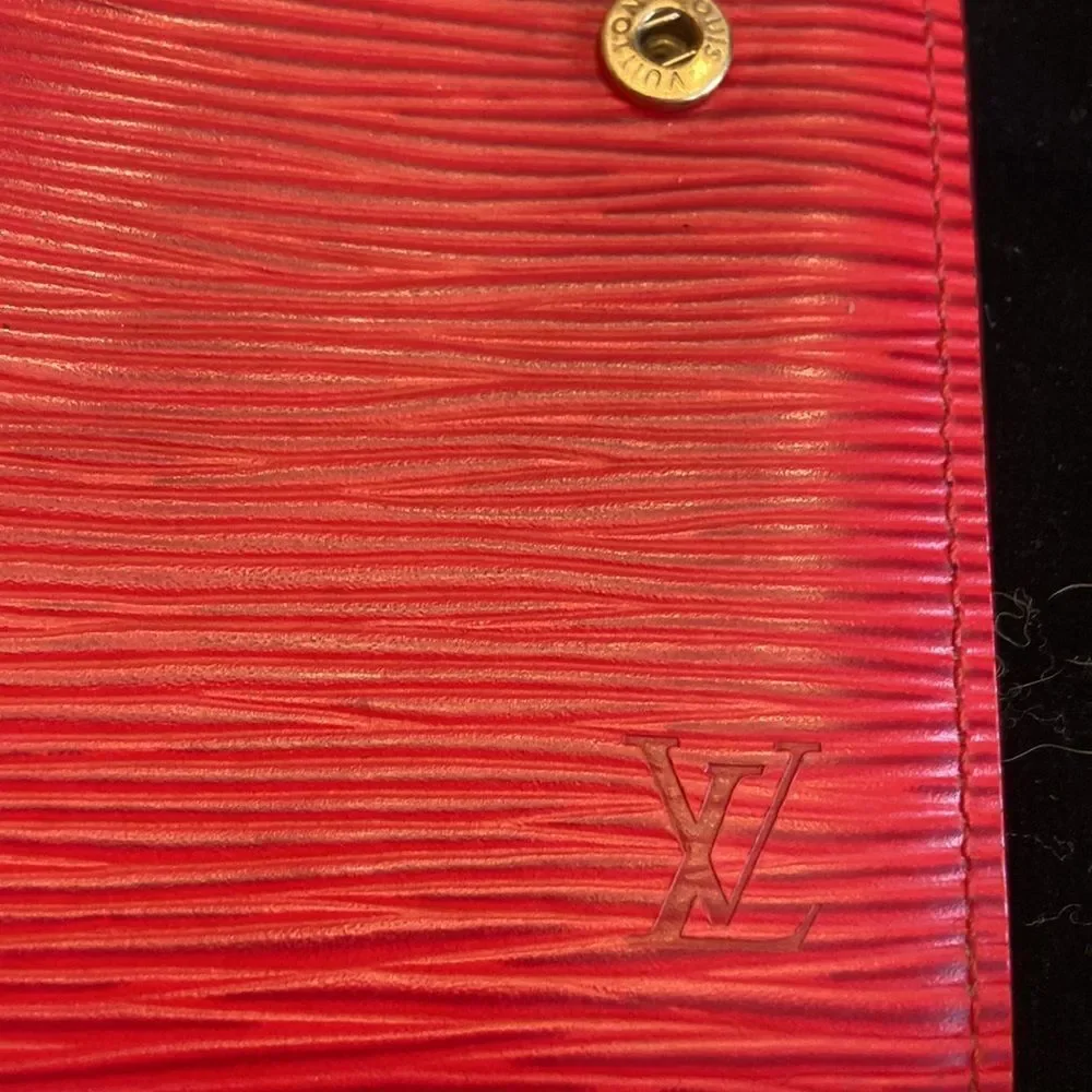 Louis Vuitton Mini Epi leather red agenda ring holder impeccable condition